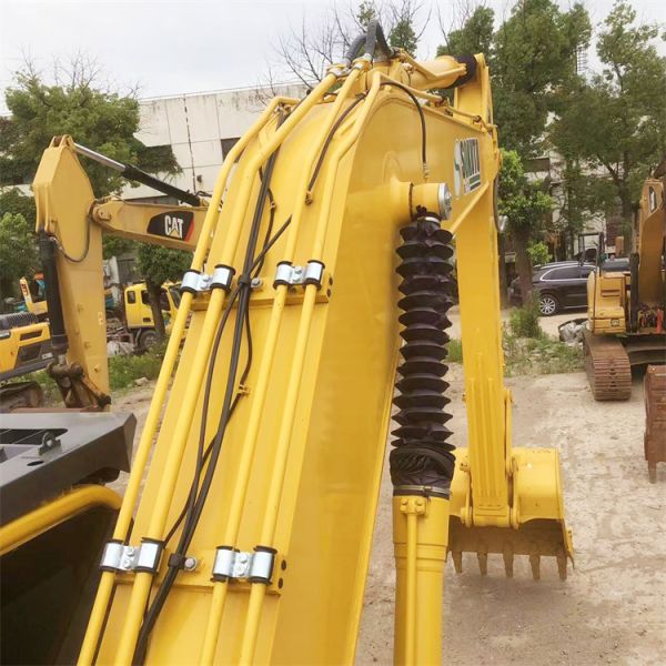 Used Komatsu PC200-8 Excavator with 800 Working Hours and Original Hydraulic Cylinder