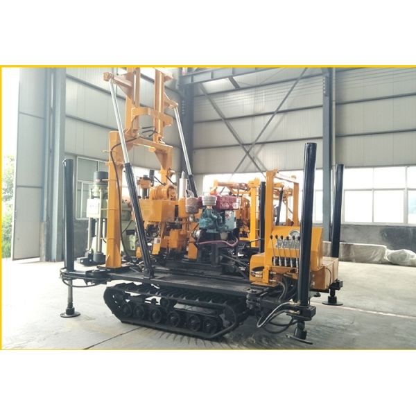 Crawler Mounted Soil Test Core Drilling Machine 200 Meters With Hydraulic Tower