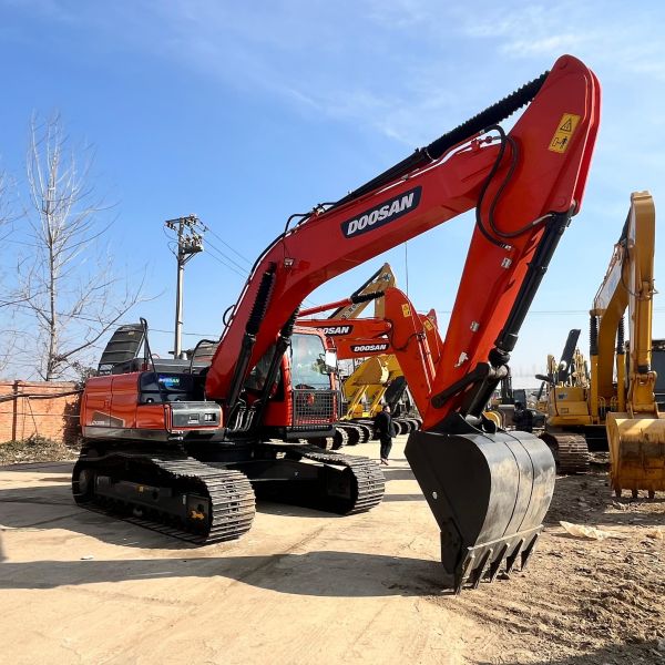 21500KG Doosan DX225 Used Backhoe Excavators Track Heavy Equipment Digger