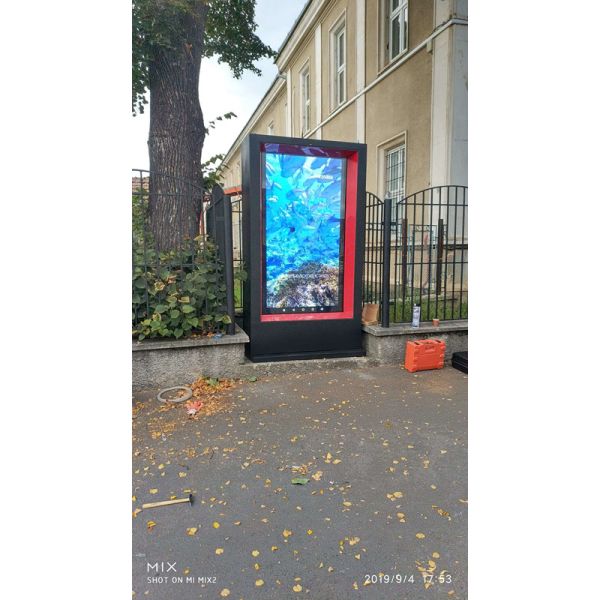 75 Inch Outdoor Digital Signage Android Version With Air Condition Energy Saving