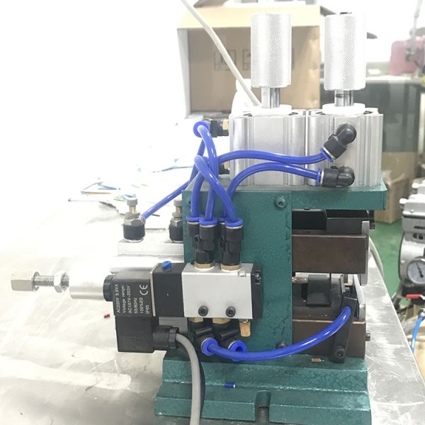 Powerful 3F Core Wire Pneumatic Stripping Machine for AC220V/110V 50/60HZ Power Supply