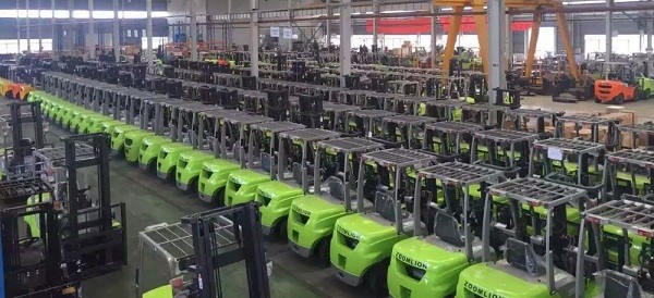 1550mm Fork Battery Powered Pallet Truck For Food & Beverage Factory