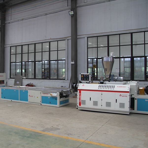 Screw L/D Ratio 156 1 Extrusion Line for High Productivity 118kw WPC Extruder Machine