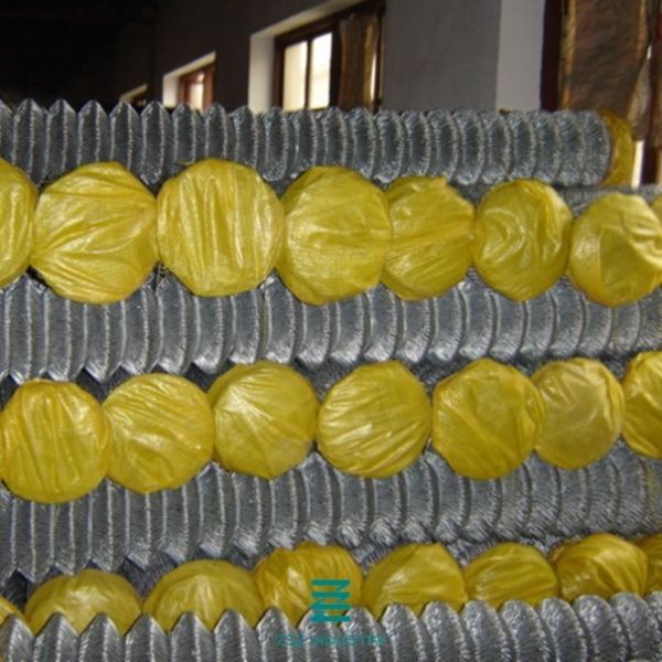 Width 15mm Wire Mesh Fence Rolls Excellent Galvanized Chain Link Fence Silver Color