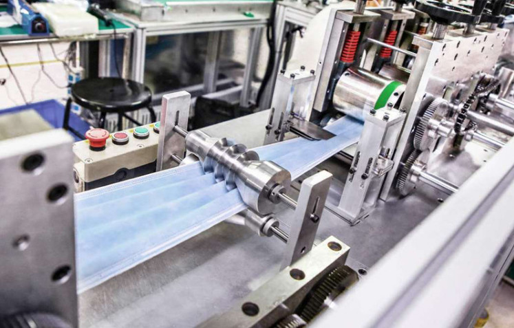 High Efficiency/Easy working / free installation Surgical masks making machine/better cost