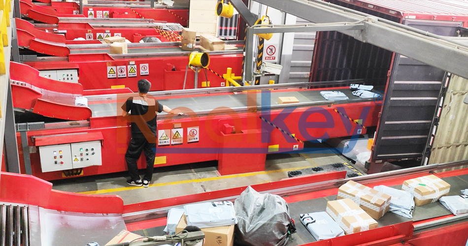 Bidirectional Telescopic Conveyor System High Durability Labor Reduction Time Savings