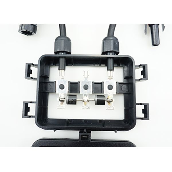 TUV Certified 1000VDC IP67 Solar PV Junction Box with 2 Diodes for Corrosion Resistant Outdoor Use