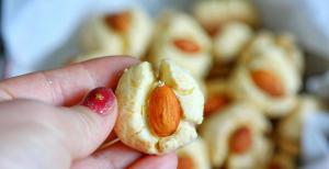 China Snacks Almond Cookies With Carton Packing Nut Cookies ISO9001 wholesale