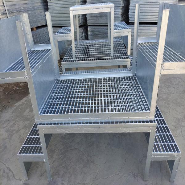 Anti Corrosion Industrial Steel Grating Anti Slip Stair Step Galvanized