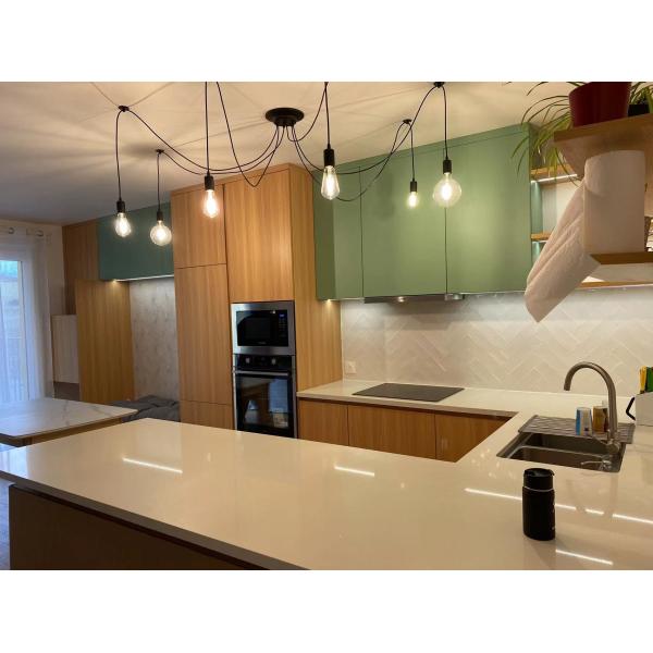 Classic Luxury Modular Kitchen Cabinets Veneer Top and Lacquer Bottom for Apartments