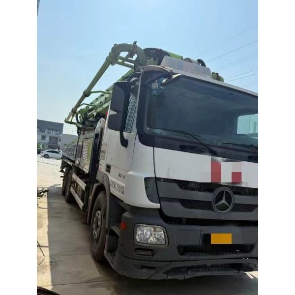 2019 Zoomlion 49-meter concrete pump truck mounted on a Mercedes-Benz chassis