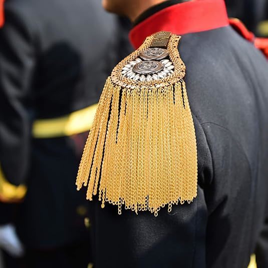 Blazer Epaulet/Kpop Fringed/Tassel Metal Punk Shoulder Epaulette/Dpikes Brooch Retro Crown Geometric Metal Medal And Metal Tassel Link Chain Epaulet