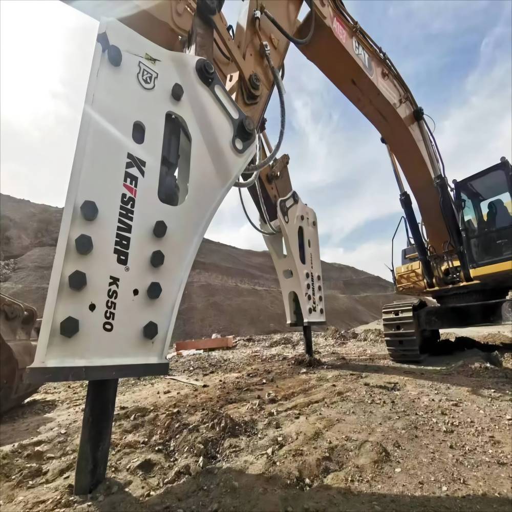 Box Type Hydraulic Breaker for Heavy Duty Construction with Wear Resistant Alloy and 155Mm Chisel for Superior Performance