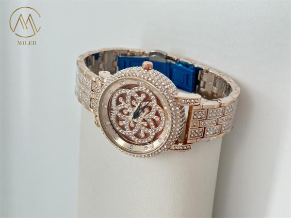 Quality Newly Design Glamorous Quartz Movement Watch for Ladies with 5 Colors Option for sale