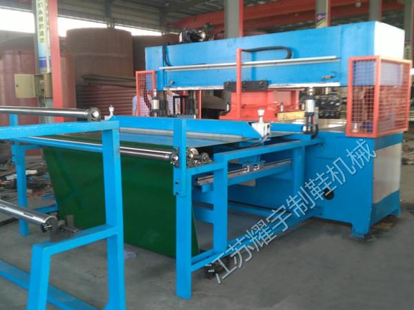 Quality Conveyor Belt Feeding Hydraulic Die Cutting Machine For  Facial Mask / Powder Puff for sale
