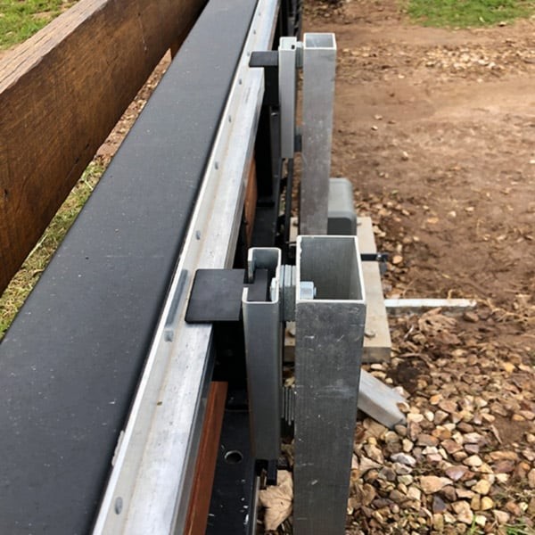 76mm 300mm Nylon Cantilever Roller Nylon Guide Block Sliding Gates Aluminium Channel