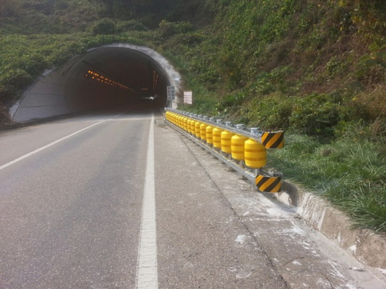 Roadway Safety Barrier Traffic Safety EVA Roller Barrier Anti Crash Barrier