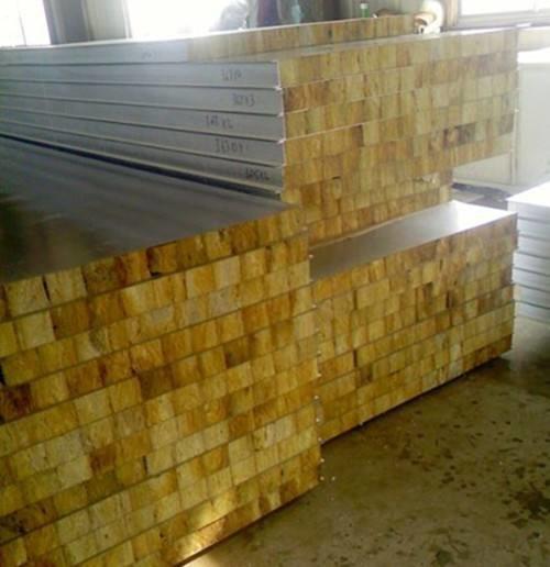 Quality Glass Wool Insulated Roof Panels Foam Insulation Panels 80Mm Thickness for sale