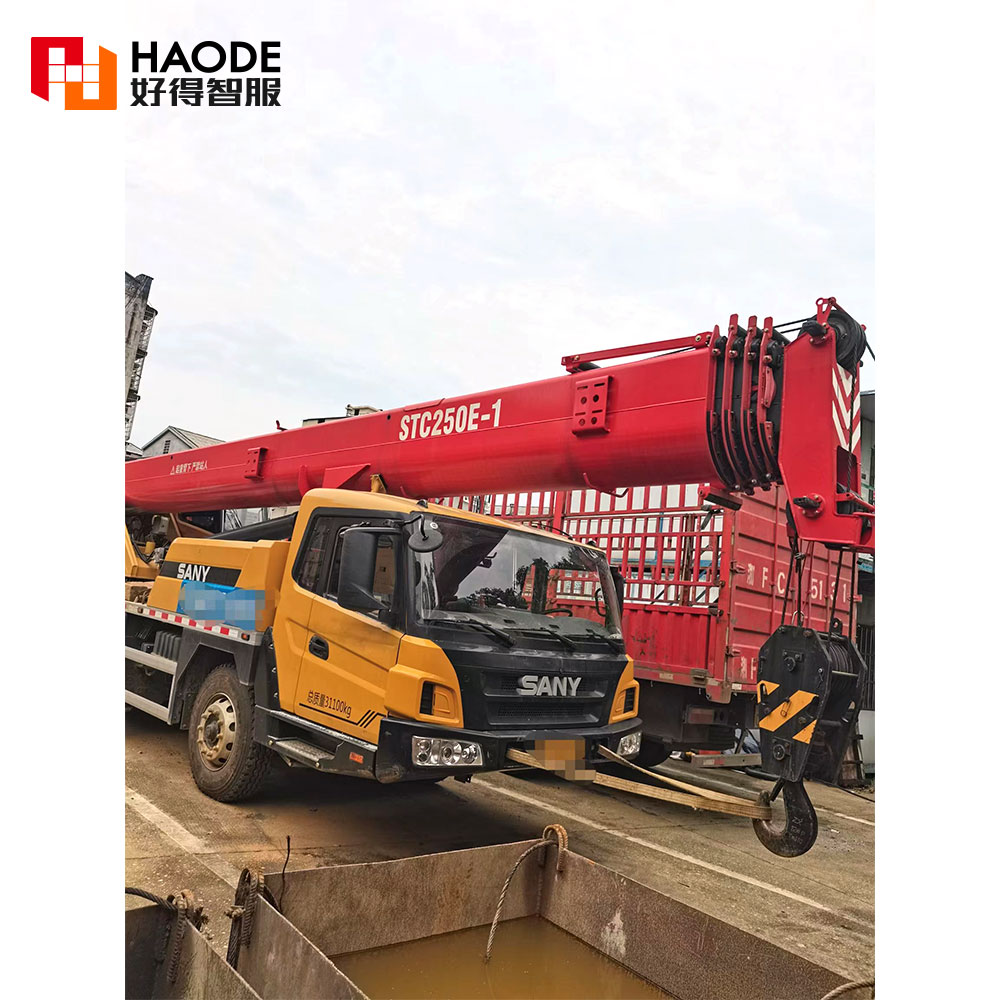 STC250E Mobile Truck Crane Max. Lifting Height of 50 Meters for Versatile Applications