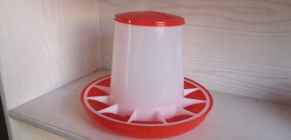 Quality 2kg 8kg Poultry Feeder Drinker For Chicken Feeding Lines for sale