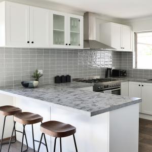 China Custom Shaker Style White Kitchen Cabinets Matte Lacquer Kitchen Cabinets For Sale wholesale