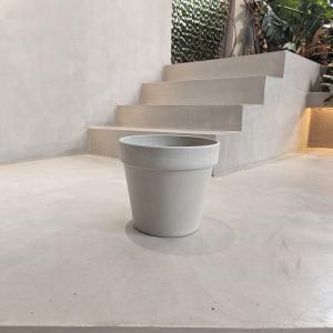 Vibrant Eco Friendly Plastic Garden Pots Waterproof 250*175*230MM