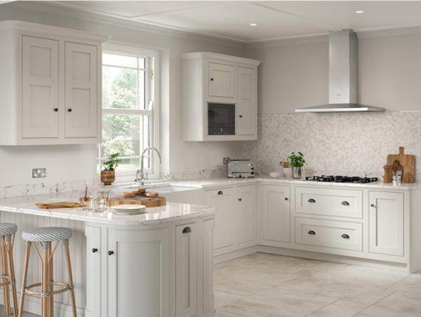 Quality Arcuate U Shape Solid Wood Kitchen Cabinets White Solid Wood Doors Panels for sale