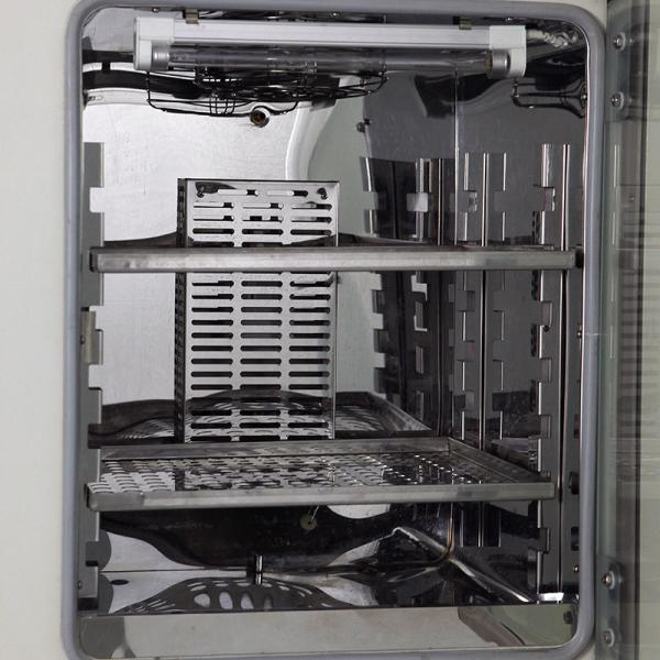 Carbon dioxide incubator CO2 Range 0-20% Humidity Range 30-95% RH ±0.5% Uniformity