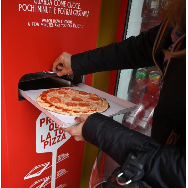 Touch - Screen Ordering Pizza Vending Machine For Busy Airports