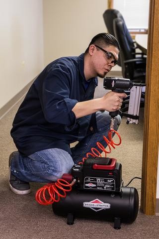 Vertical Briggs Stratton Compressor 2 Gallon 8 Liter Semi Closed Easy Carrying