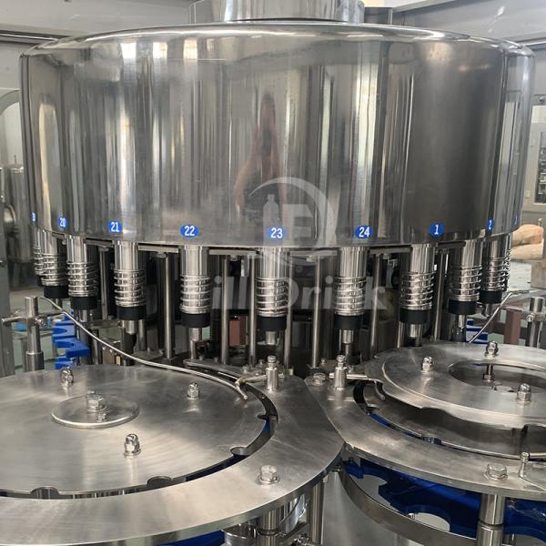 0-2L Small Scale Pure Water Filling Machine 12000BPH With Bottle Picking Device