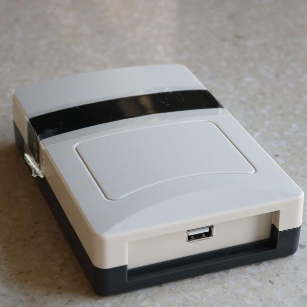 Long Range Portable UHF RFID Desktop Reader 3dBi Circular Polarization Antenna Gain