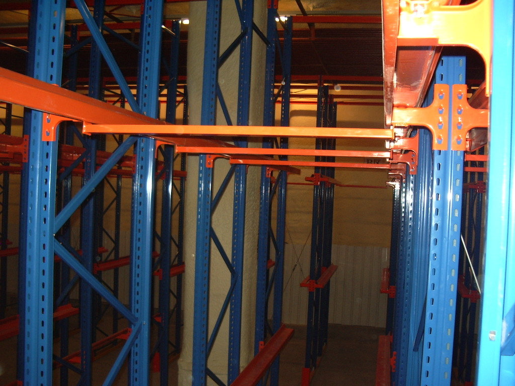 Warehouse Storage Solution Drive-In Pallet Rack with Electrostatic Spray Painting