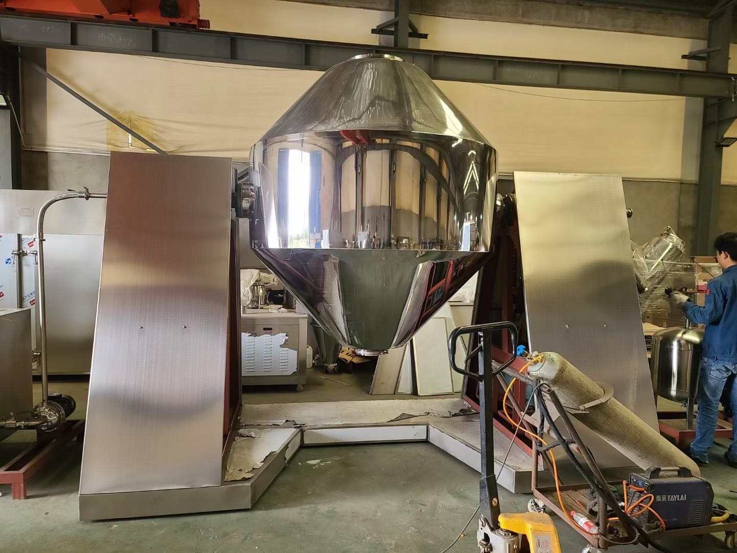 Vertical Tablet Double Cone Blender 33RPM Solid Dry Powder Mixer Machine