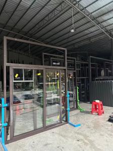 China Powder Coated Aluminium Sliding Windows Customized Screen Netting Optional 10 Year Warranty wholesale