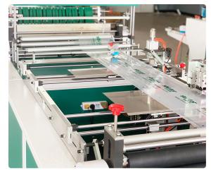 China 800mm Paper Shopping Bag Making Machine Welting Glue Express Bag Integrated wholesale