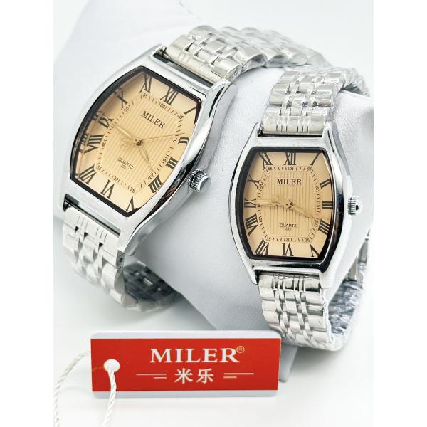Elegant Analog Quartz Stylish Couple Watch With Stainless Steel Case And Buckle Strap