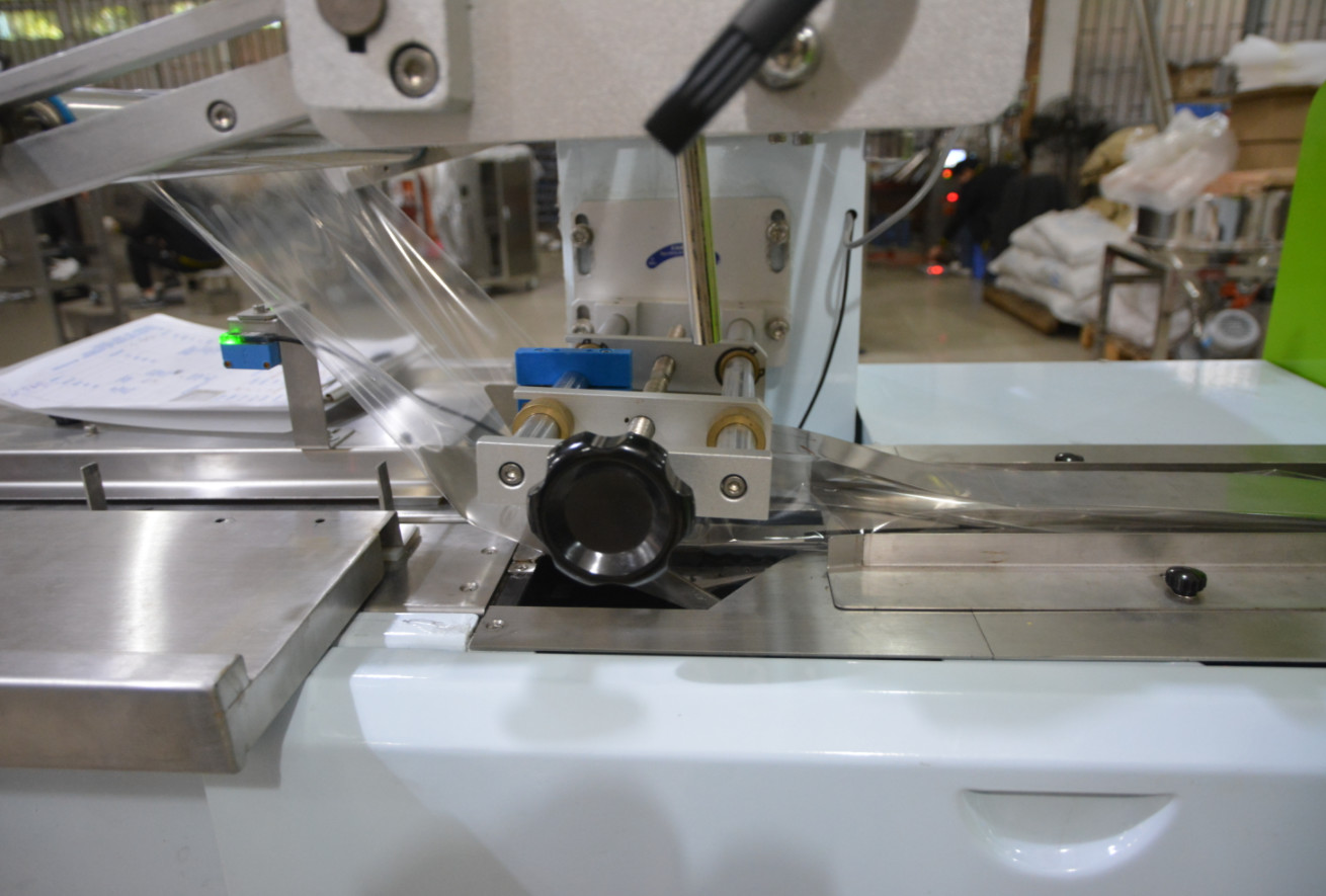 Super Market Horizontal Flow Pack Machine Vegetable Cabbage Pillow Packaging Machine