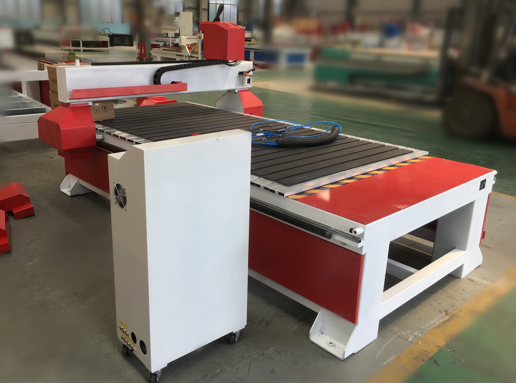 China 3 Axis Mach 3 DSP Wei Hong Furniture Advertising CNC Router 1325 for Wood MDF Mill CNC Engraving Machine