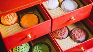 China CMYK 4 Color Cookie Packaging Box Flip Top Gift Hard Elegant Mooncake Box wholesale