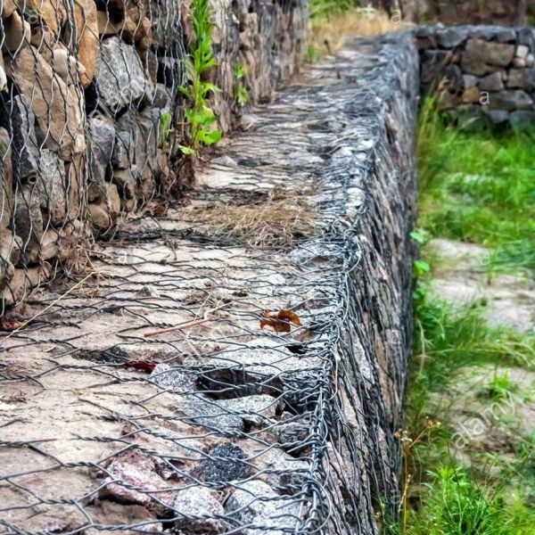 Tray + Plastic Film Gabion Fence System Galvanized Basket Stone Cages