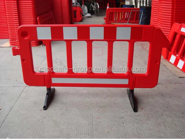 195cm Length 11.5kgs Weight Durable Material Road Barrier Plastic Traffic Barrier for Road Safety