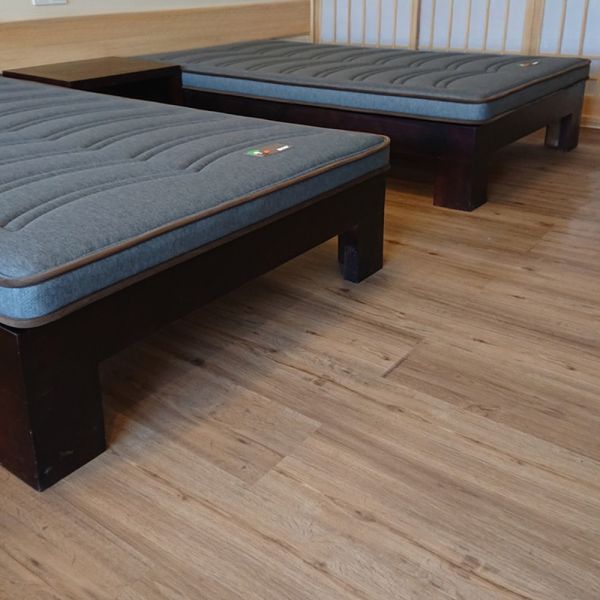 Supply Real Wood Veneer SPC Flooring with Advanced Click System and SPC Rigid Core