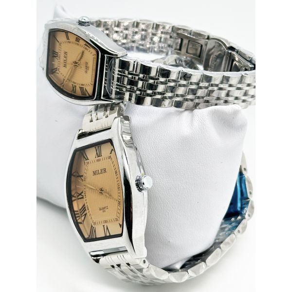 Elegant Analog Quartz Stylish Couple Watch With Stainless Steel Case And Buckle Strap