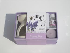 China Ivory lavender fragrance scented tealight candle and candle warmer SPA gift with printed label packed into gift box on sale