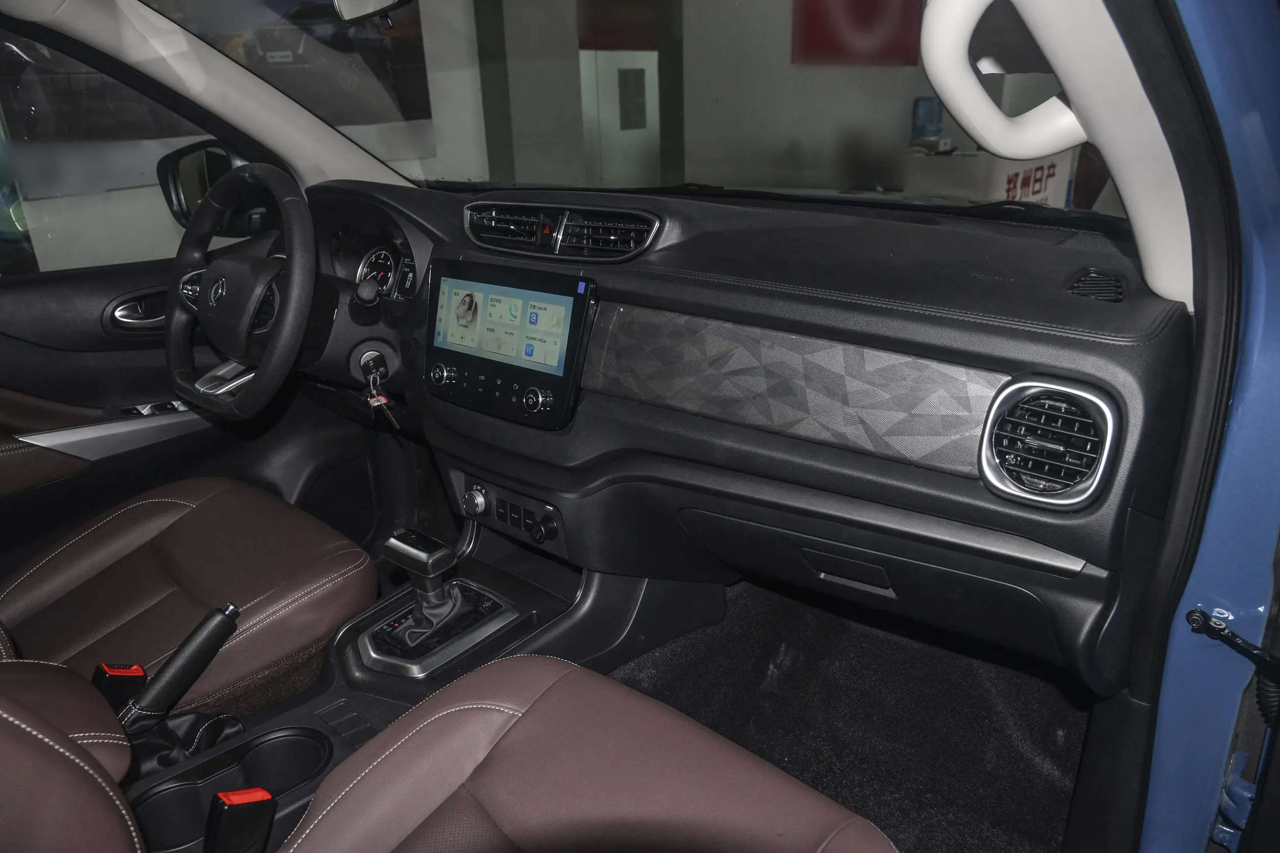 New Dongfeng 5 Pickup Truck Diesel 4WD Extended Double Cabin Reliable Durable Comfortable Truck