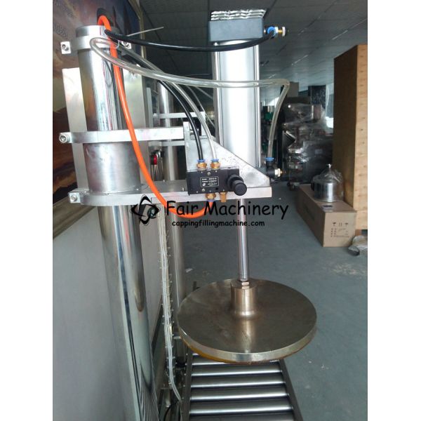 6BPM 2.8kw Liquid Filling And Capping Machine , 0.6mpa Lubricant Oil Filling Machine