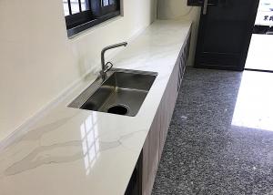 China High Brightness Quartz Kitchen Floor Tiles Chemical Resistant Easy To Clean wholesale
