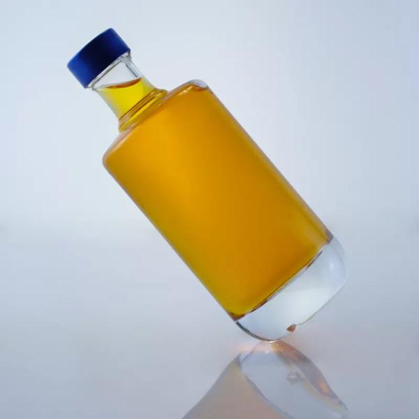 Round Shape Empty Glass Bottle With Screw Cap Decal Surface for 700 ml Vodka Bottle