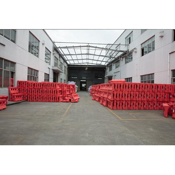 Outdoor Water Filled Road Barriers Red Plastic Traffic Road Safety Barrier